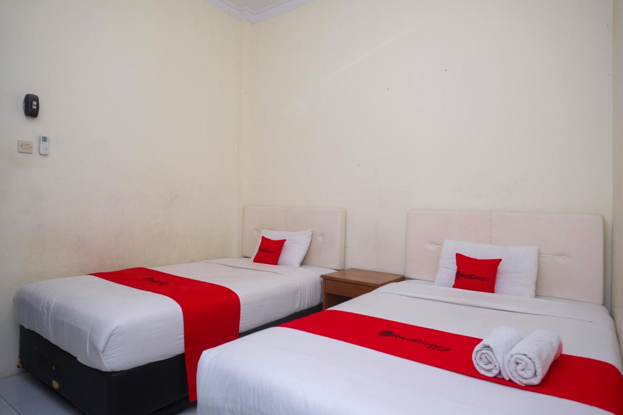 Reddoorz Syariah Near Pakuwon Mall Jogja Kejayan Ngoại thất bức ảnh