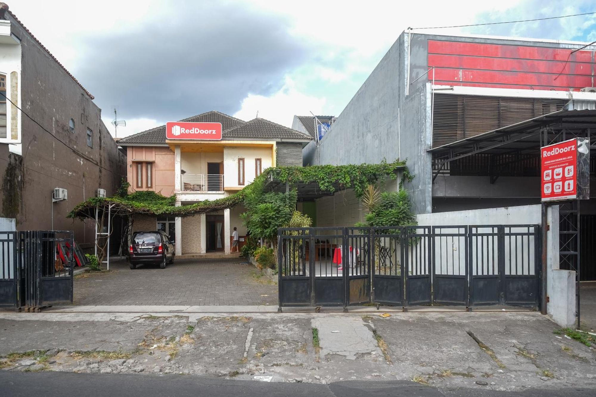 Reddoorz Syariah Near Pakuwon Mall Jogja Kejayan Ngoại thất bức ảnh